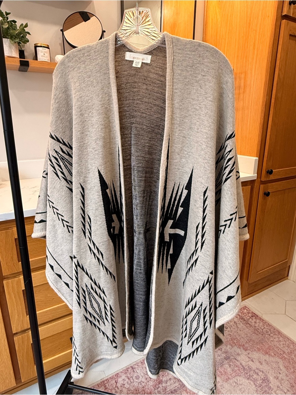 Francesca’s Aztec Southwestern Open Front Poncho Cardigan O/S